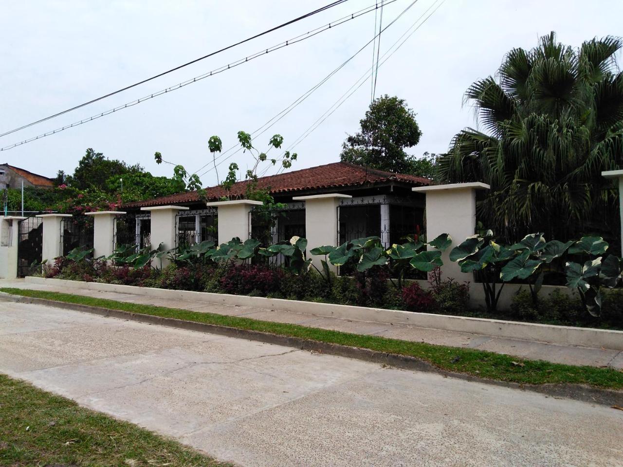 Hotel Madreselva Leticia Exterior photo