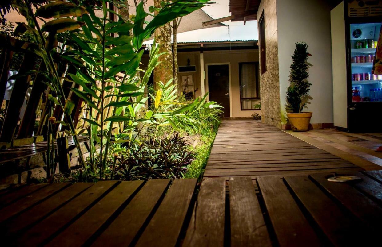 Hotel Madreselva Leticia Exterior photo