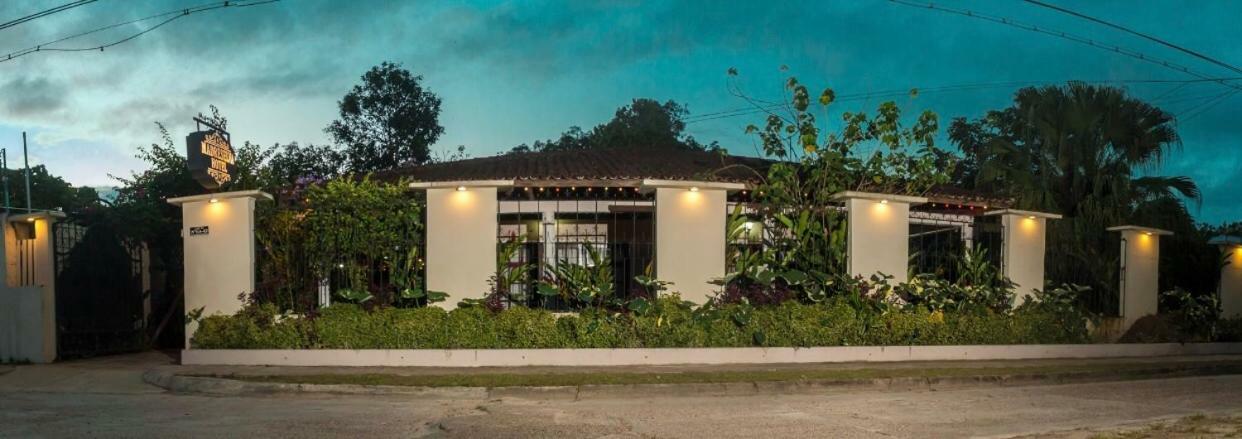 Hotel Madreselva Leticia Exterior photo